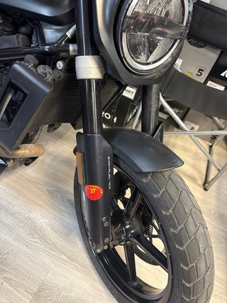 Husqvarna Svartpilen 701 Negra/Gris