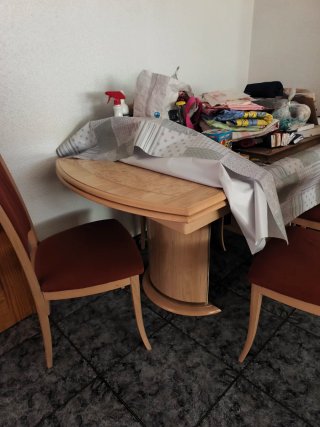 Mueble de salón, Mesa y sillas a juego