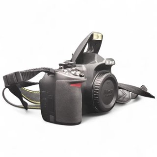CAMARA DE FOTOS NIKON D3100 CON BATERIA CARGADOR Y FUNDA (SOLO CUERPO)