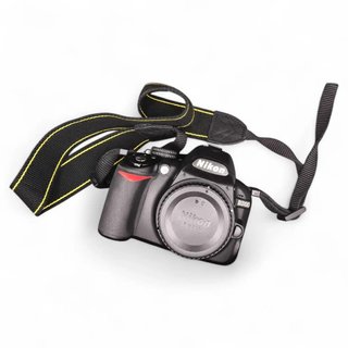 CAMARA DE FOTOS NIKON D3100 CON BATERIA CARGADOR Y FUNDA (SOLO CUERPO)