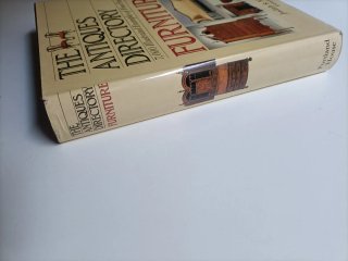The antiques directory. 7000 ilustrates furniture