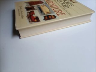 The antiques directory. 7000 ilustrates furniture
