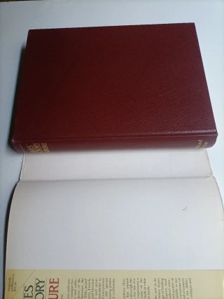 The antiques directory. 7000 ilustrates furniture
