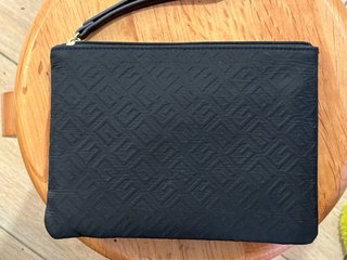 Guess  Negro con Textura