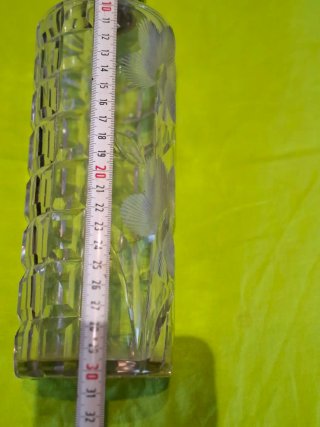 Botella de cristal tallado con flores y plata