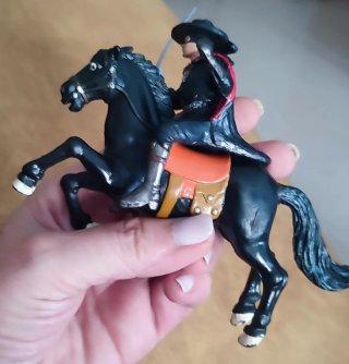 Figura El Zorro y Tornado