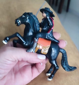 Figura El Zorro y Tornado