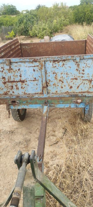 Remolque agrícola azul
