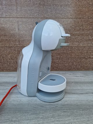 Cafetera Dolce Gusto Blanca y Gris