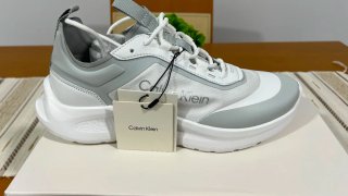 Tenis Calvin Klein, Talla 42, Nuevos en oferta