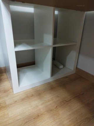 Mesa escritorio con estantería, color blanca roto