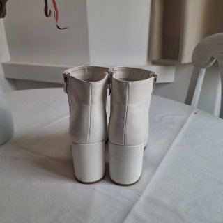 Botas blancas de tacón