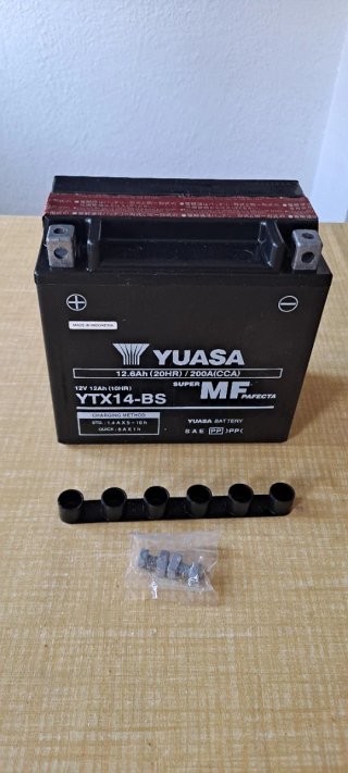 Batería Yuasa YTX14-BS Moto AGM