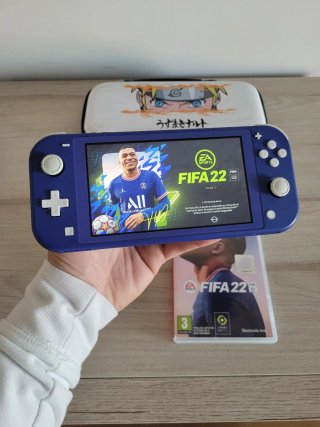 Nintendo Switch Lite Blu + Custodia Naruto + FIFA 22