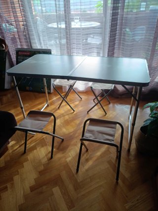 Mesa plegable con 4 sillas