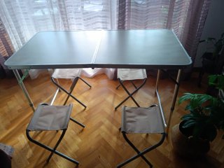 Mesa plegable con 4 sillas