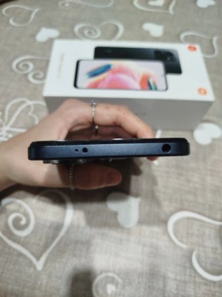 Xiaomi Redmi Note 12 con cover e pellicola