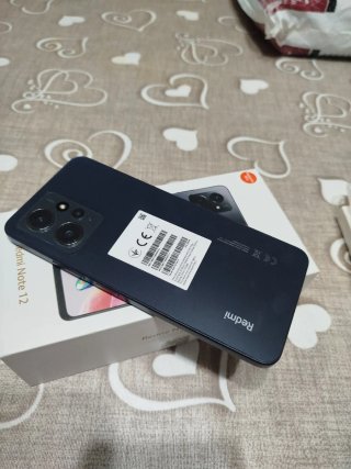 Xiaomi Redmi Note 12 con cover e pellicola