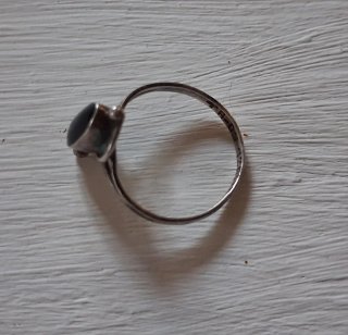 Anillito plata con piedra negra