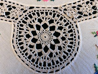 Mantel redondo vintage bordado floral