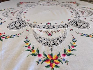 Mantel redondo vintage bordado floral