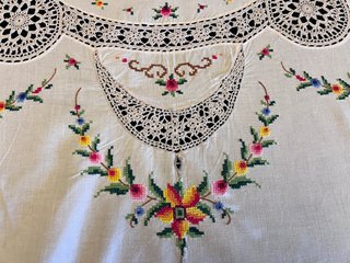 Mantel redondo vintage bordado floral