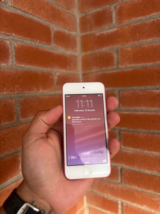 iPod Touch 7 Pink/White