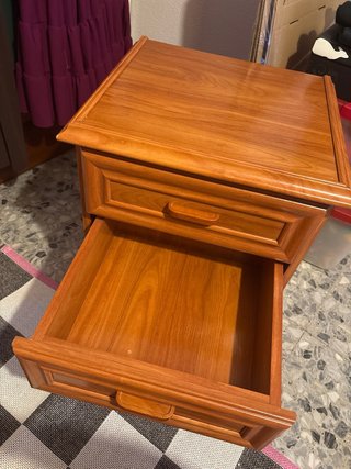 Mesita de noche de madera