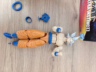 Figura Son Goku Ultra Instinto Bandai