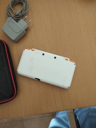 Nintendo New 2DS XL Bianca e Arancione