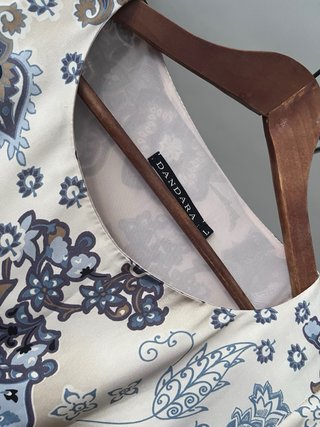 Vestido estampado beige y azul