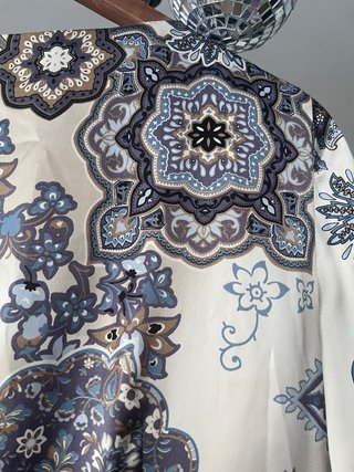Vestido estampado beige y azul