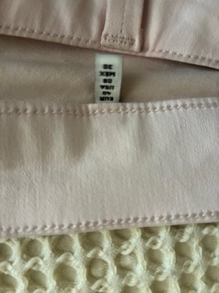 Conjunto Camisa satén negra y pantalón rosa