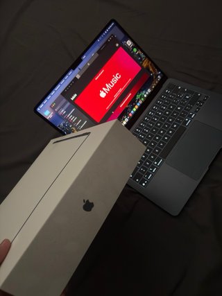 MacBook Air 13” M4 Medianoche