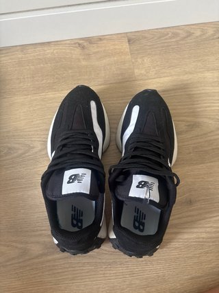 Zapatillas New Balance 327 Negras y Blancas