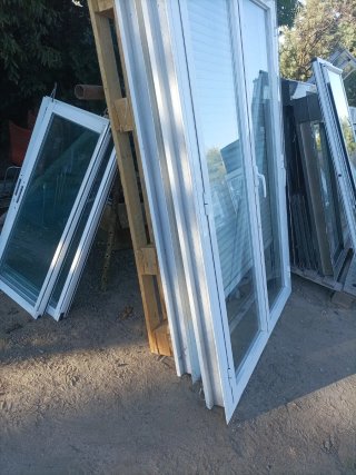 2 Puertas Aluminio con Persianas