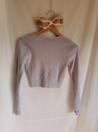 Cárdigan Bershka violeta crop top