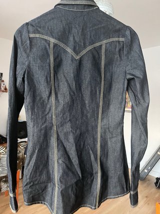 Camisa vaquera con pespuntes