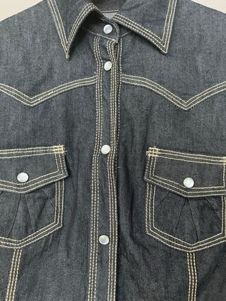Camisa vaquera con pespuntes