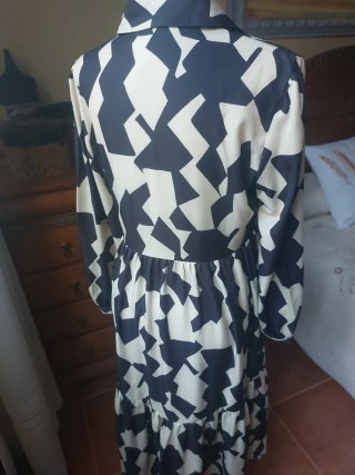Vestido camisero estampado beige y negro