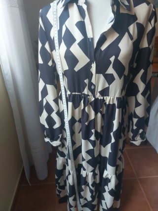 Vestido camisero estampado beige y negro