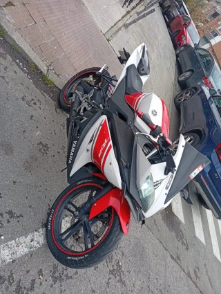 Yamaha YZF R125 2008 Roja y Blanca