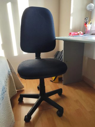 Silla de oficina ergonómica negra