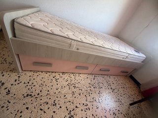 Cama con cajones y colchón