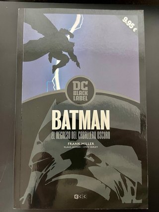 Surtido de cómics y manga