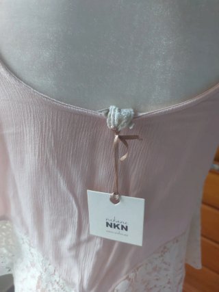 Top lencero rosa con encaje