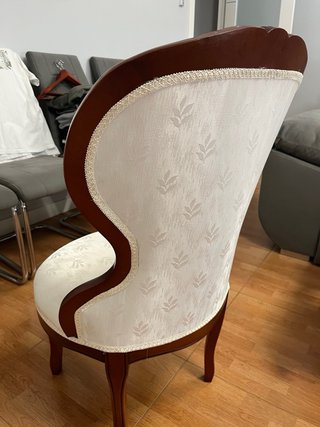 Silla de madera y tela beige