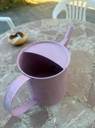 Regadera metálica rosa sin usar  de 1.500