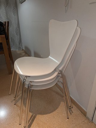4 Sillas Comedor/Cocina Blancas y Plateadas