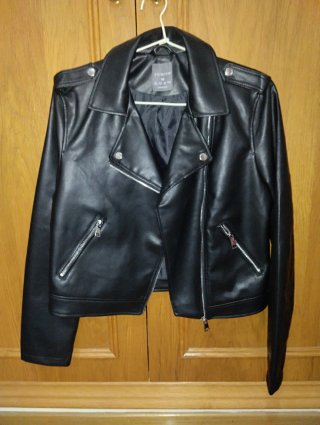 Cazadora polipiel efecto piel negra Talla XS
